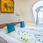 Kiss Hotel Tata