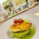 Kiss Hotel Tata