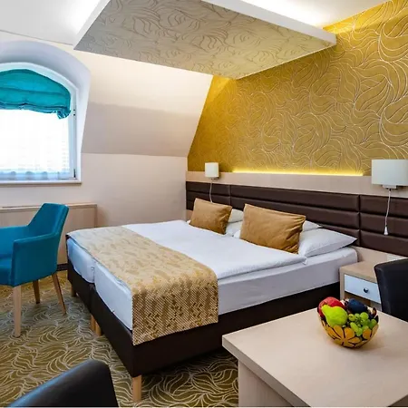 Kiss Hotel