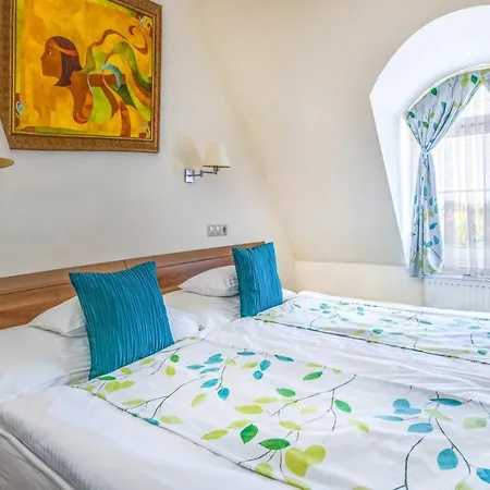 Kiss Hotel Tata