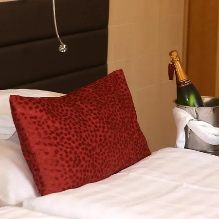 Hotel Kiss Tata