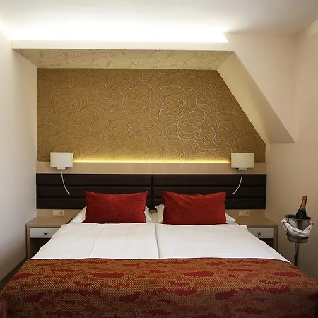 Hotel Kiss Tata
